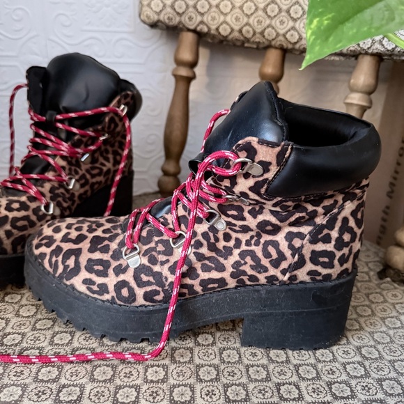 Leopard Print Women's Boots with Red Laces - Picture 2 of 4